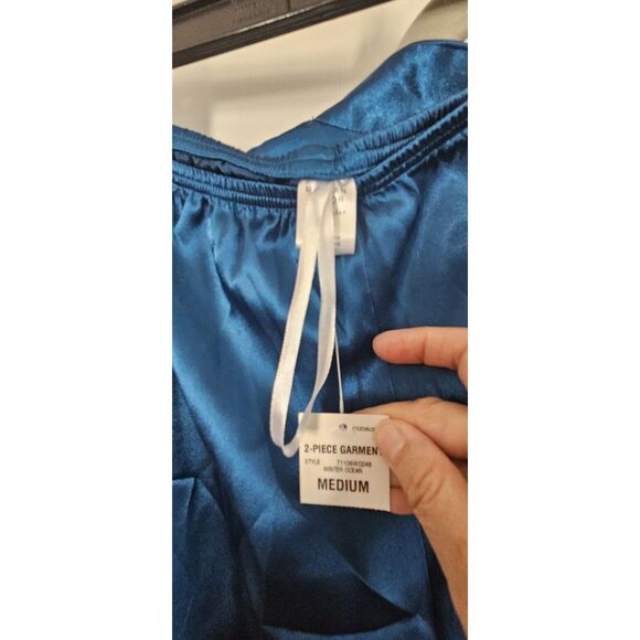 Morgan Taylor Intimates woman Sz M silky satiny blue embroidery 2pcs set of pjs - Picture 12 of 13